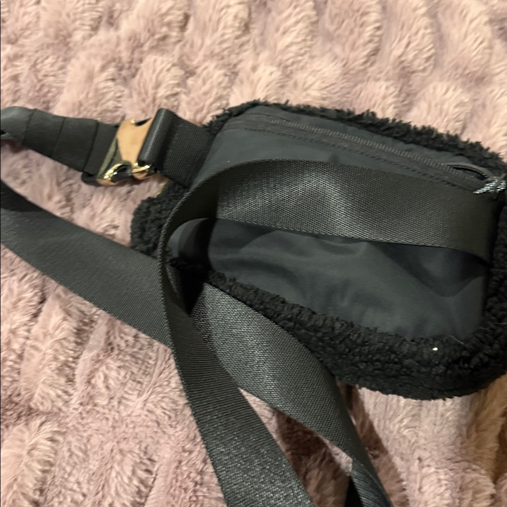 Lululemon Black Fleece Belt Bag - Picture 5 of 8